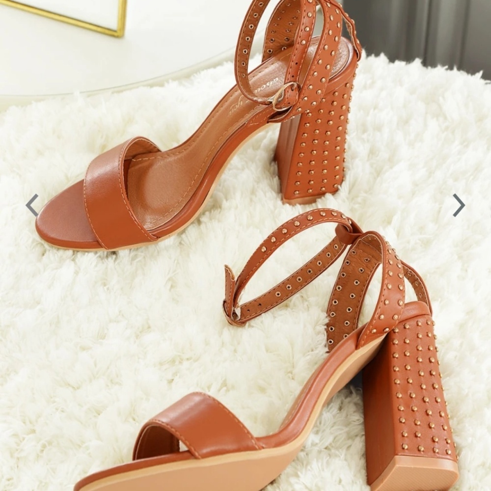 Heels - Picture 5 of 8
